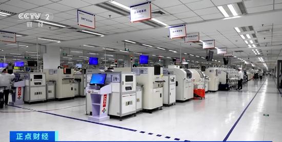 求職季來了!應屆畢業(yè)生偏愛哪些行業(yè)?前三名出爐